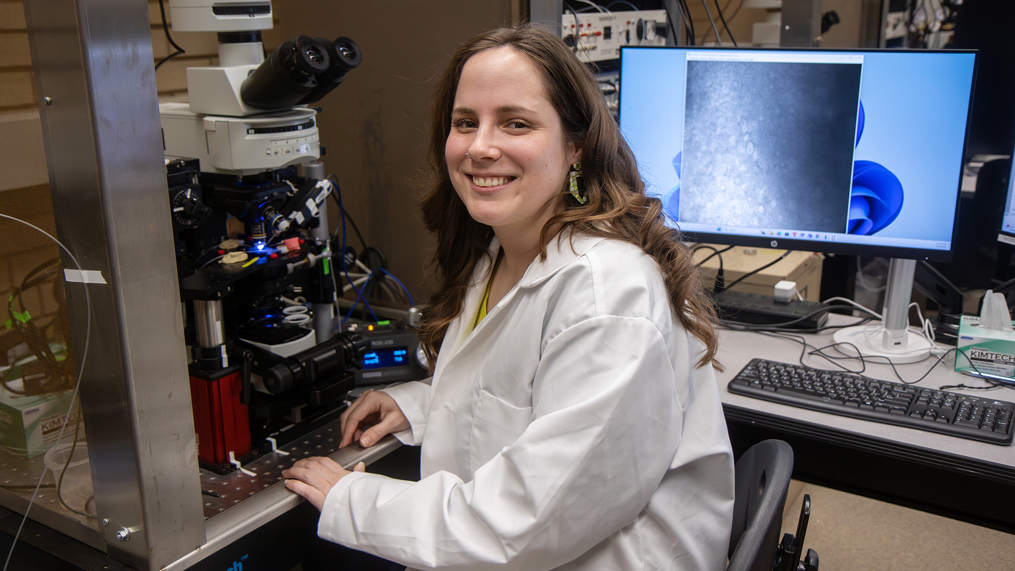 sandy saunders at a microscope in the lab